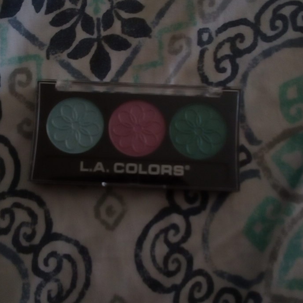 Makeup - Picture 5 of 8